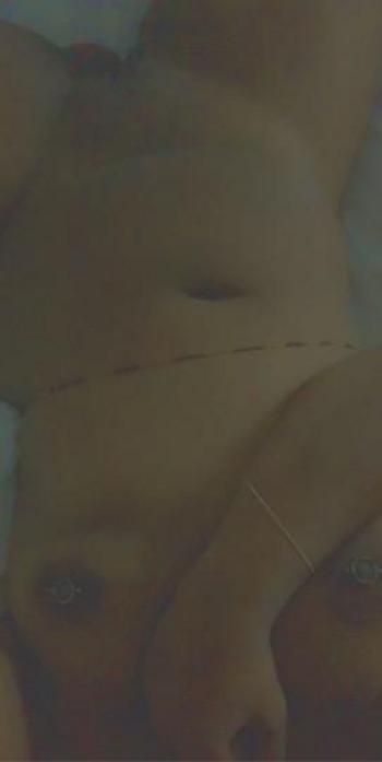 Mia, 23  female escort, Greensboro