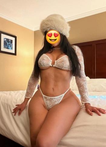 Laura, 24  female escort, Greensboro