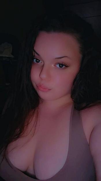 Cupcake, 21  female escort, Greensboro