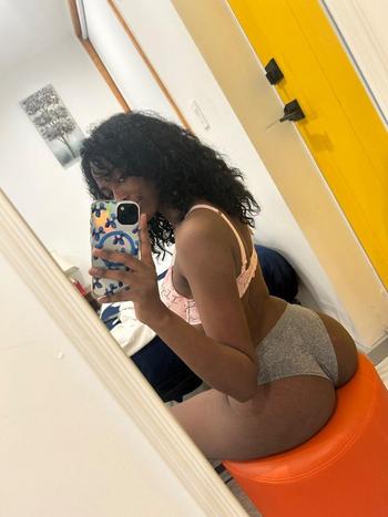 Bella, 22  female escort, Greensboro